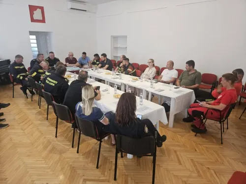 Dubrovačko-neretvanska županija ᶠ: POŽARIŠTE IZMEĐU SMOKVICE I BLATA NA KORČULI
