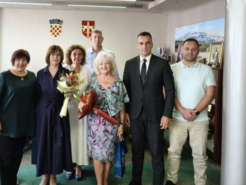Šibensko-kninska županija ᶠ: Povodom skorog odlaska u zasluženu mirovinu, župan Paško Rakić primio ...