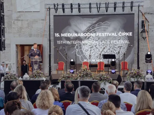 Zadarska županija: Otvoren 15. Međunarodni festival čipke u Pagu