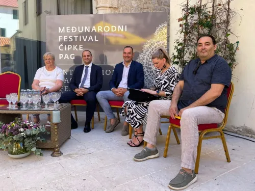 Zadarska županija: Panel o očuvanju paškog čipkarstva održan u sklopu 15. Međunarodnog festivala čipke