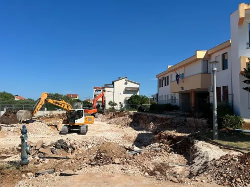 Zadarska županija: Korak bliže jednosmjenskoj nastavi: OŠ Sukošan dobiva osam novih učionica, knjižnicu i prostor za produženi boravak