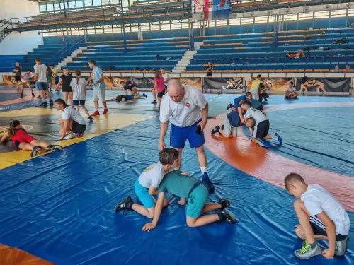 Zadarska županija: Međunarodni hrvački kamp u Zadru okupio mlade sportaše iz Hrvatske i inozemstva