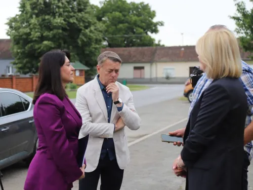 Osječko-baranjska županija ᶠ: Rekonstruiranu lokalnu cestu u naselju Ratkov Dol, u Općini Levanjska ...