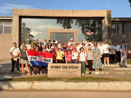Vukovarsko-srijemska županija ⓕ: Evo nas, hodamo za mir, Vukovar za mir