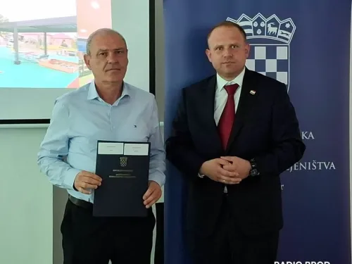 Vukovarsko-srijemska županija ᶠ: Puno poznatih lica okupilo se danas u Slavonskom Brodu na uručenju ...
