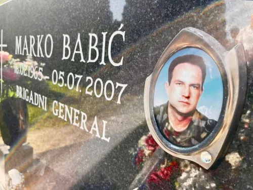 Vukovarsko-srijemska županija ᶠ: U povodu 19. godišnjice smrti, izaslanstvo Vukovarsko-srijemske ...