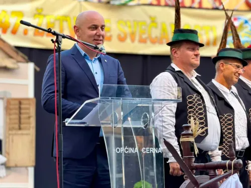 Vukovarsko-srijemska županija ᶠ: Već 47 godina Žetvene svečanosti u Cerni vjerno čuvaju duh našega sela ...