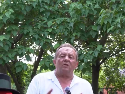 Vukovarsko-srijemska županija ᶠ: Vlado Smolčić Prsan, »dobri duh Vinkovačkih jeseni«, podigao je Reviju ...