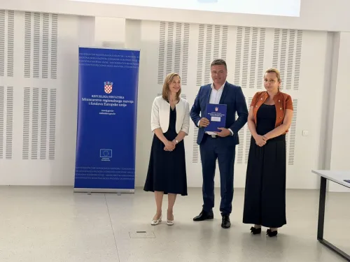 Virovitičko-podravska županija: Uručeni ugovori za projekte u okviru Programa održivog razvoja lokalne zajednice: U Virovitičko-podravsku županiju stiglo novih 474.000,00 eura
