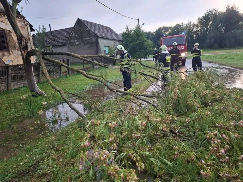 Virovitičko-podravska županija ᶠ: I područje općine Lukač pogodilo je danas olujno nevrijeme rušeći ...