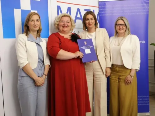 Požeško-slavonska županija ᶠ: U Hrvatskom domu Matica u Subotici održano je svečano uručenje ugovora ...