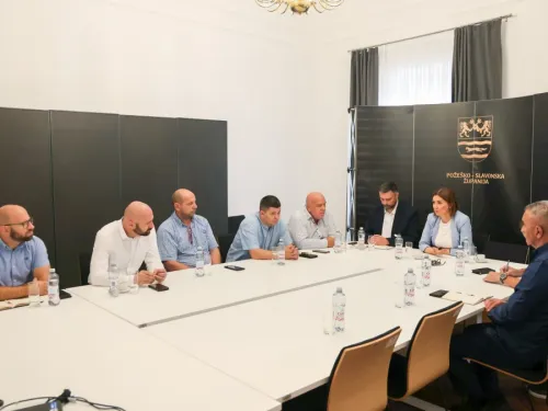 Požeško-slavonska županija: Gradonačelnici i načelnici jednoglasno podržali uspostavu Centra za odgoj i obrazovanje djece s teškoćama u razvoju u Pleternici