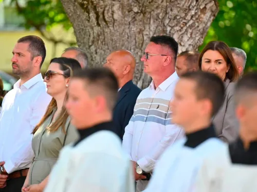 Brodsko-posavska županija ᶠ: Danas je veliki dan u Župi Mučeništva sv. Ivana Krstitelja Mislav ...