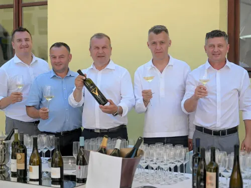 Varaždinska županija ᶠ: VARAŽDINSKA ŽUPANIJA BOGATIJA JE ZA JOŠ JEDNU ZLATNU DECANTER MEDALJU!