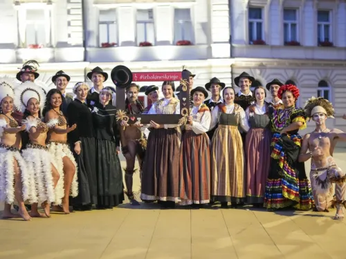 Koprivničko-križevačka županija: Koprivnica zaplesala u ritmu svijeta – gala večer zaokružila 19. Međunarodni festival folklora »Iz bakine škrinje«