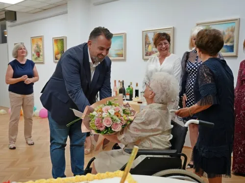 Koprivničko-križevačka županija ᶠ: U Domu za starije i nemoćne osobe Koprivnica korisnica Marija Sačer ...