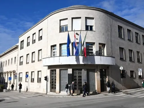 Istarska županija ᶠ: Vlada Republike Hrvatske odobrila je Istarskoj županiji dva kreditna ...