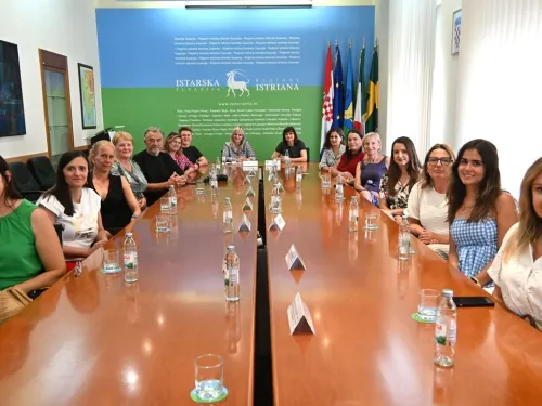 Istarska županija ᶠ: Istra je ovih dana mjesto susreta učitelja i nastavnika hrvatskog ...